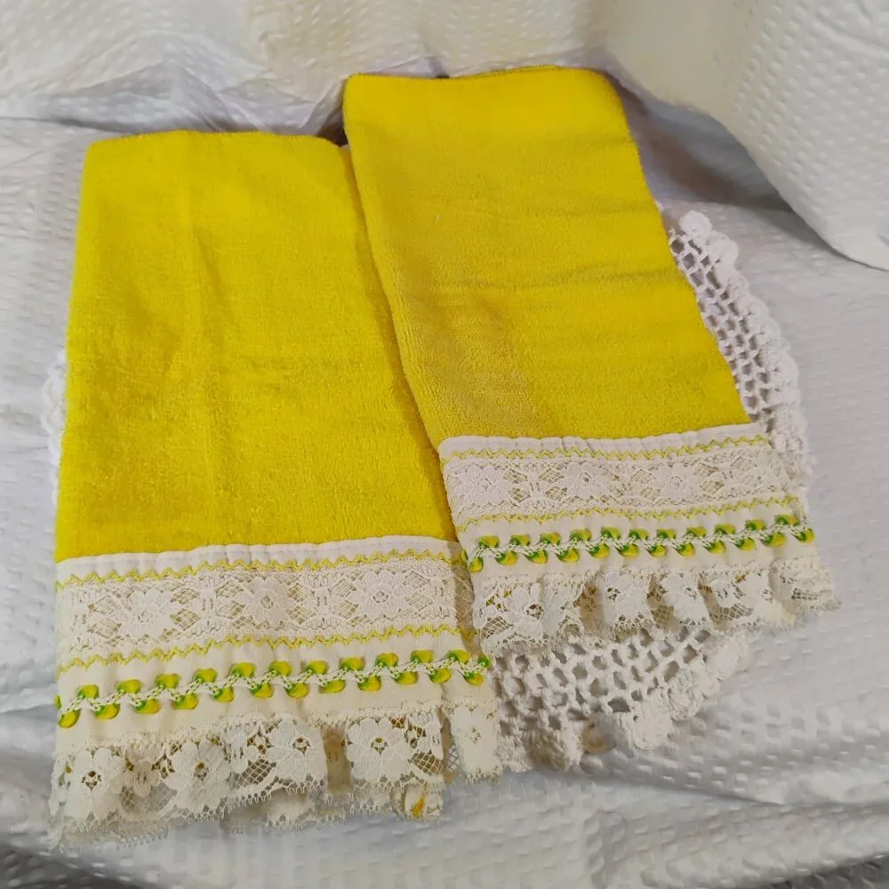 vintage St. Mary's brand bright yellow washcloths set of 2 bright yellow w lace